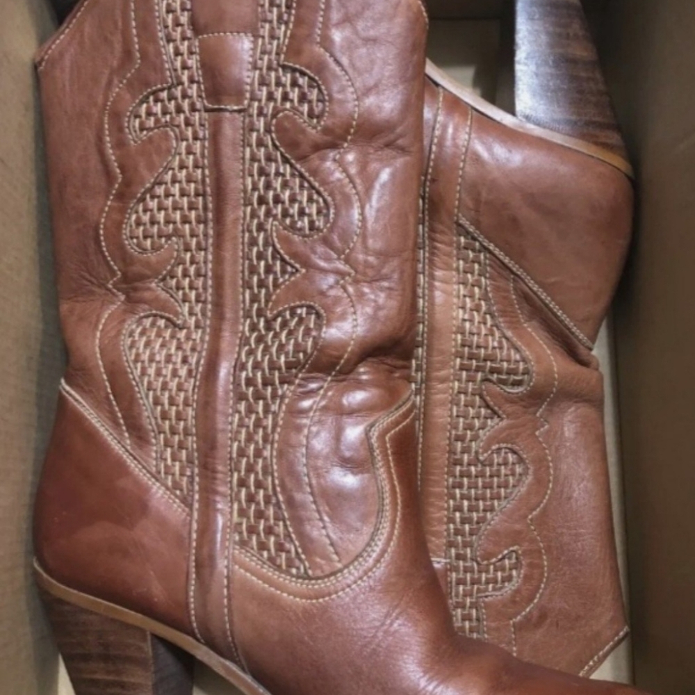 Endicott Johnson Heeled Boots View 2